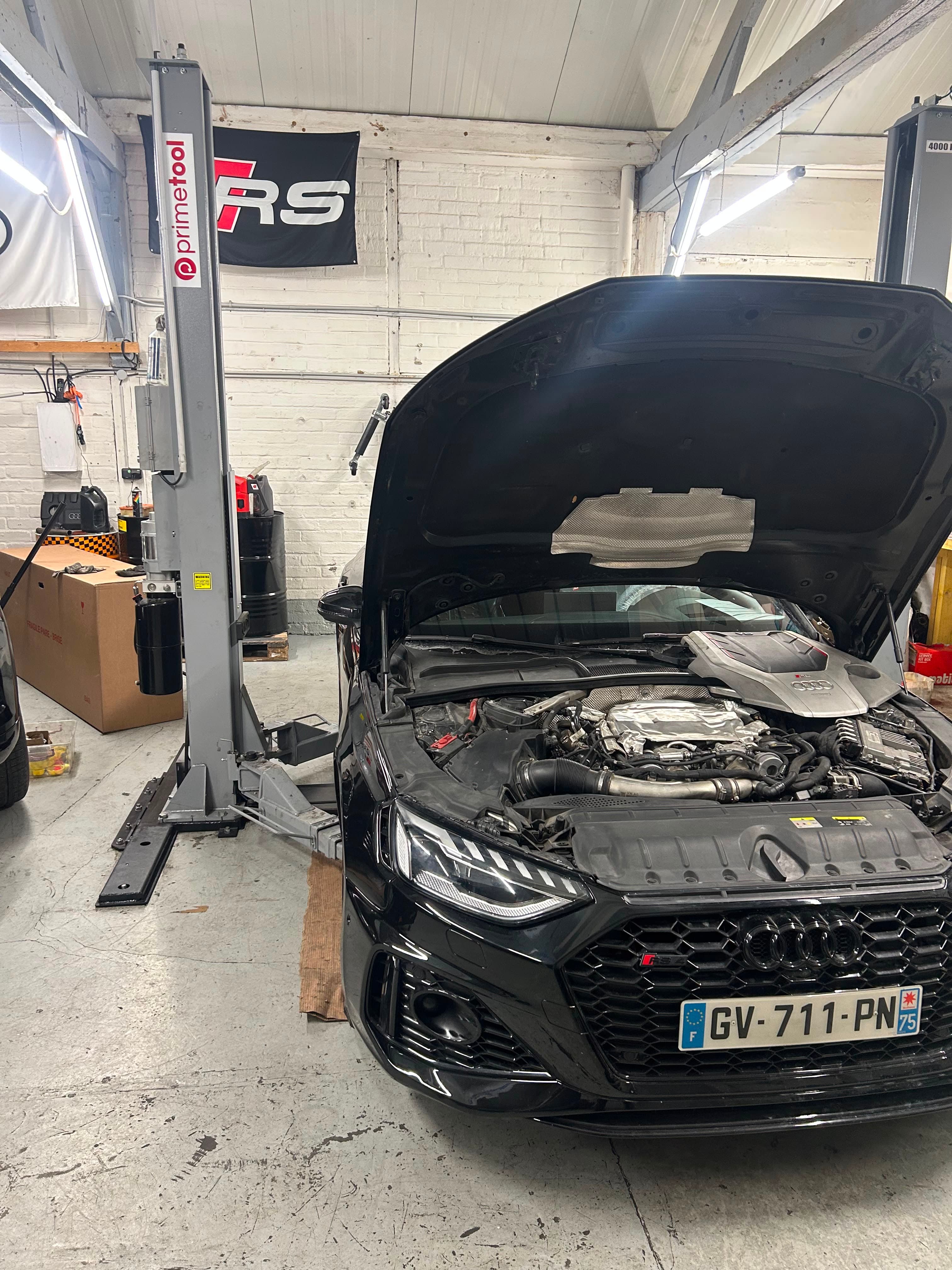 Audi RS3 - moteur capot ouvert