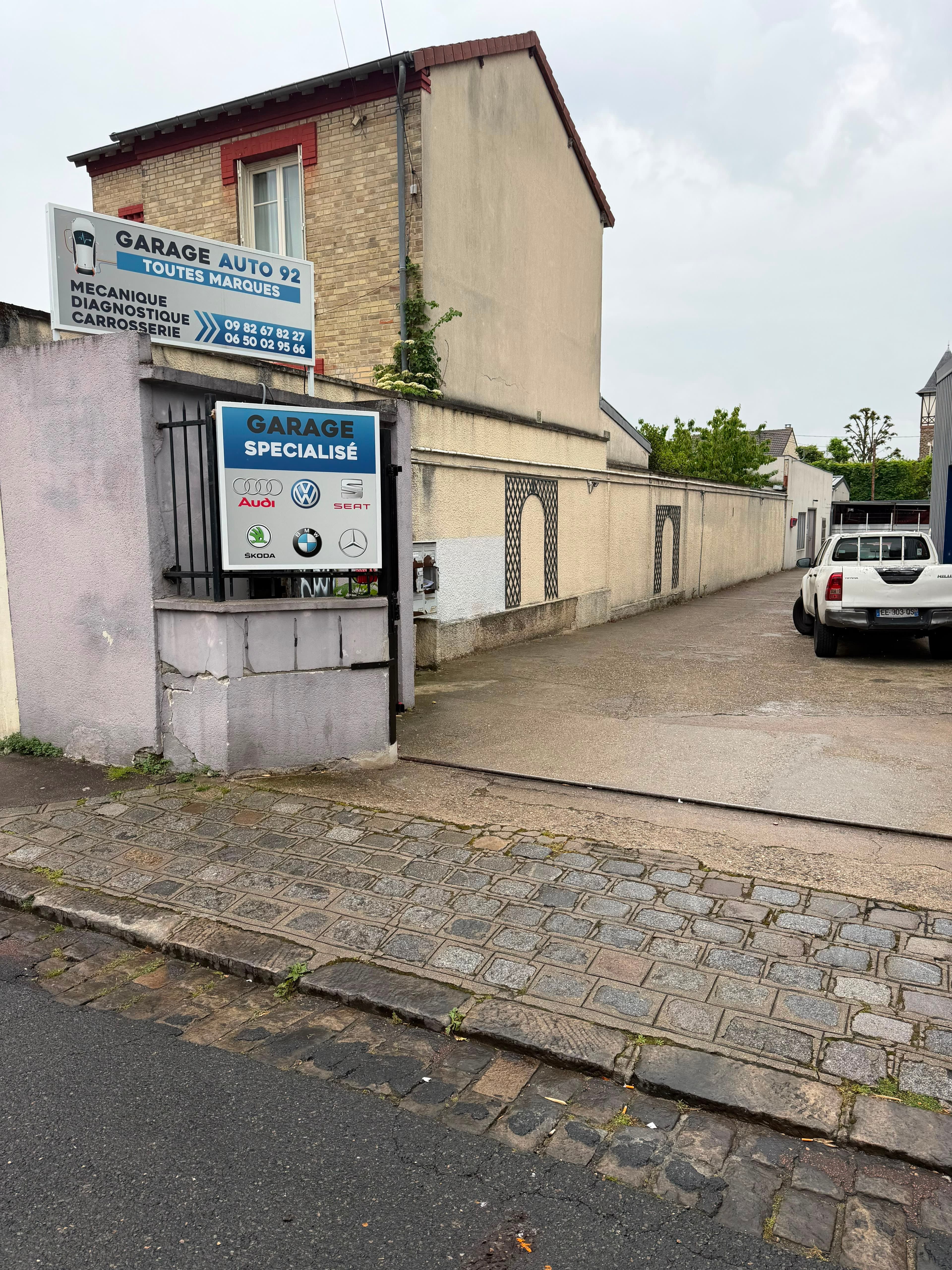 Entrée extérieure — Garage Auto 92